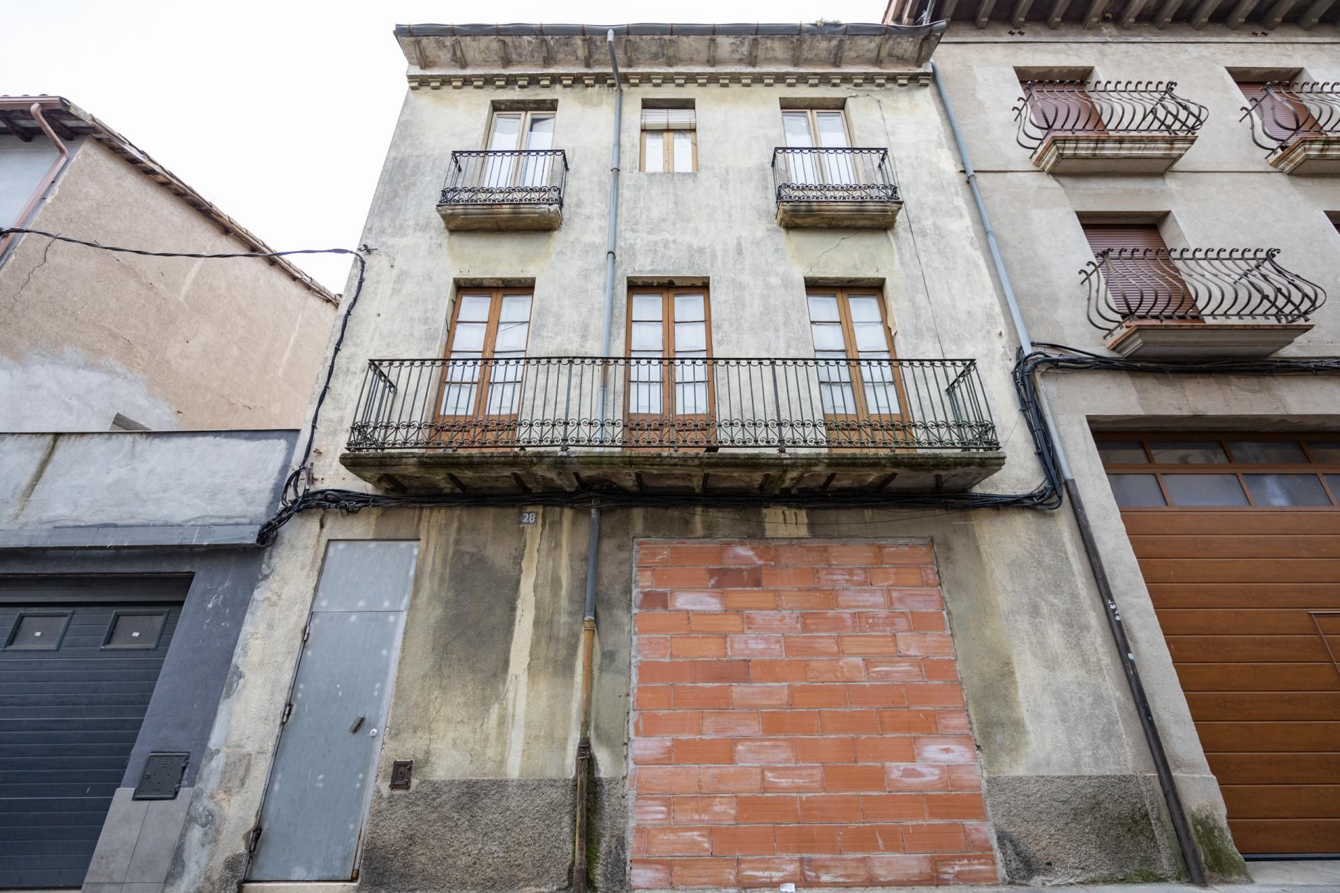 Exterior view of Building for sale in Manlleu
