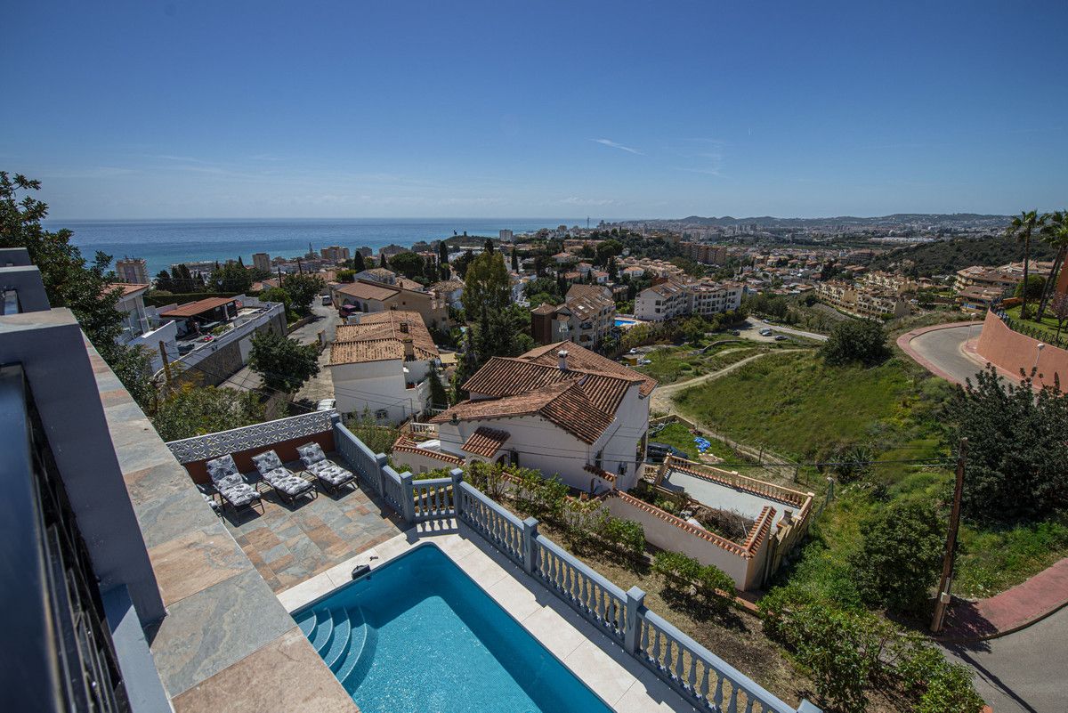Swimming pool of House or chalet for sale in Fuengirola  with Air Conditioner, Heating and Private garden