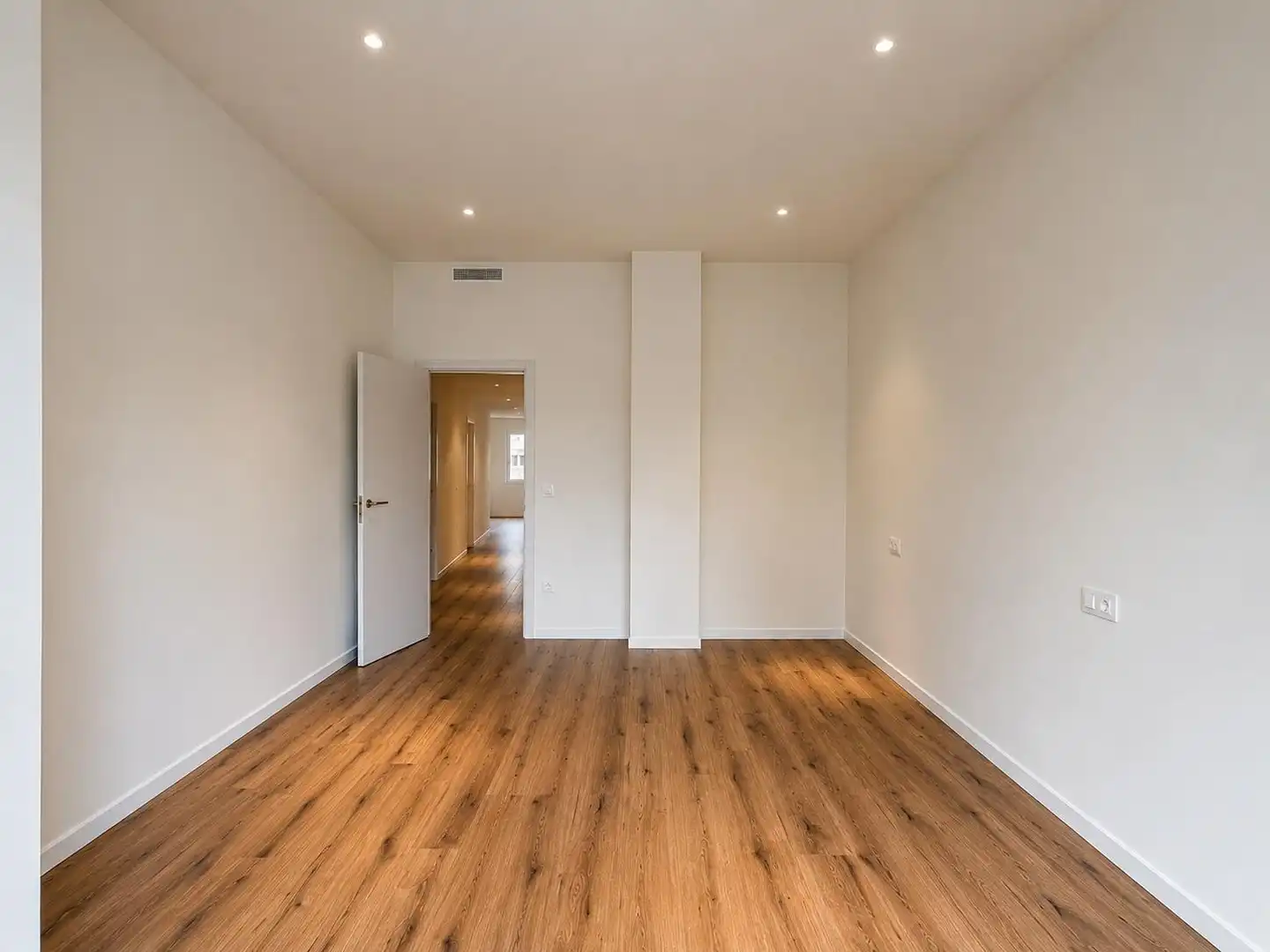 Flat for rent in Valencia  with Air Conditioner, Heating and Parquet flooring