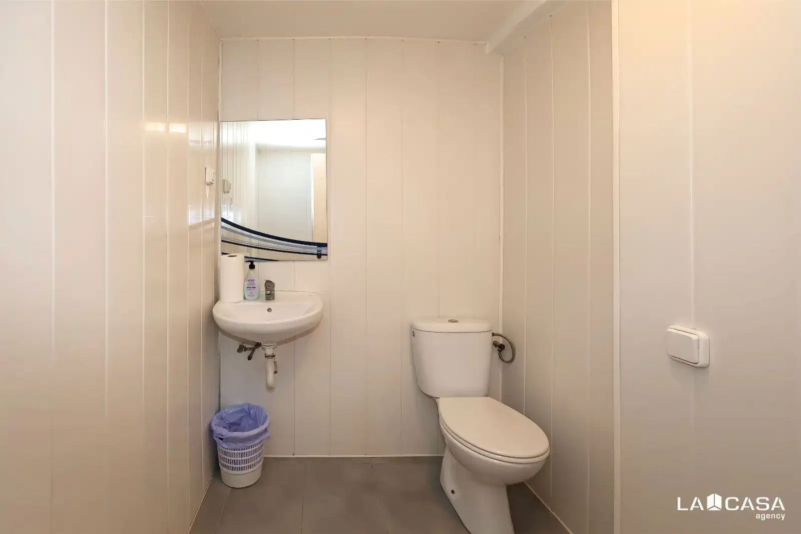 Business premises for transfer in Carrer de Blai, imagen 31