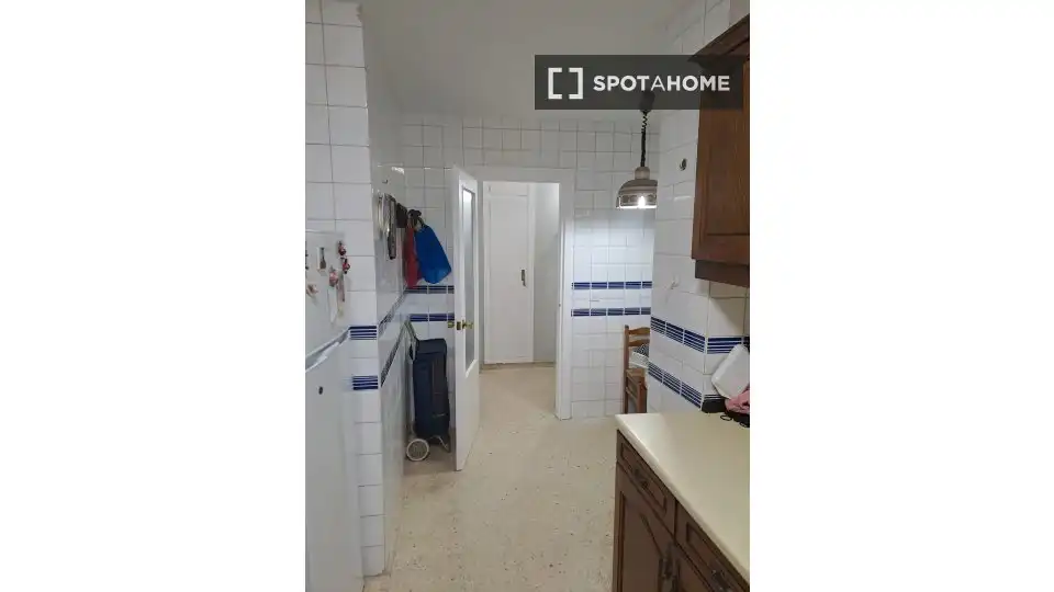 Cuina de Apartament per a compartir en Sevilla amb Aire condicionat, Terrassa i Moblat