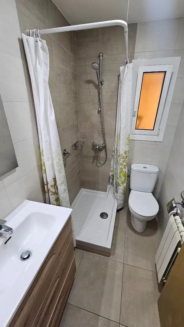 Badezimmer von Wohnung zum Verkauf in Sabadell mit Klimaanlage, Heizung und Balkon