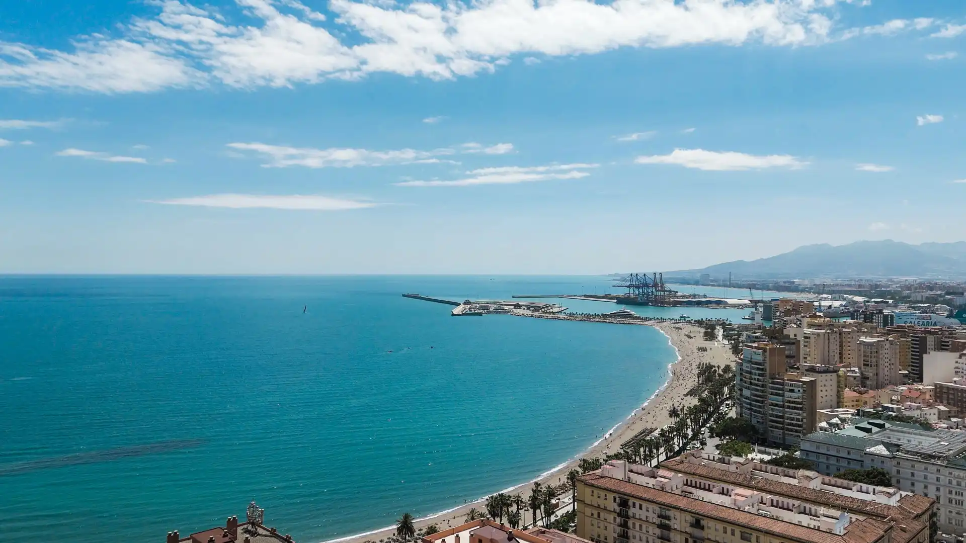 Außenansicht von Wohnungen zum Verkauf in Málaga mit Klimaanlage, Schwimmbad und Internet