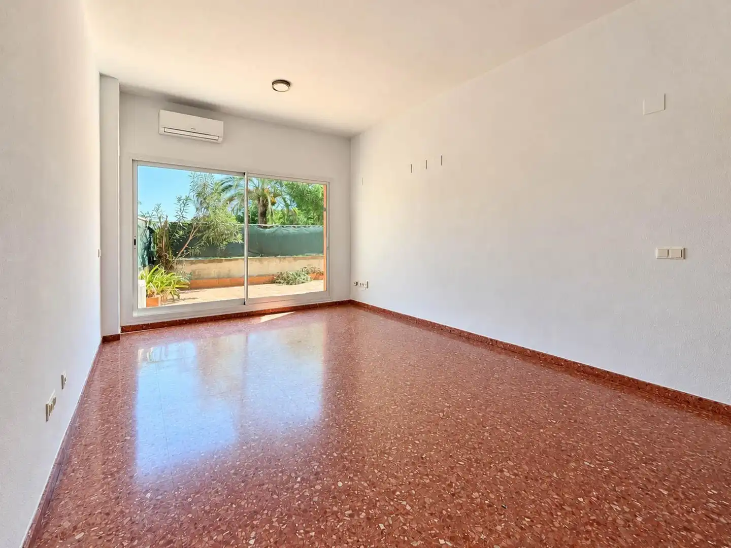 Sala d'estar de Pis de lloguer en Paterna amb Terrassa i Piscina comunitària