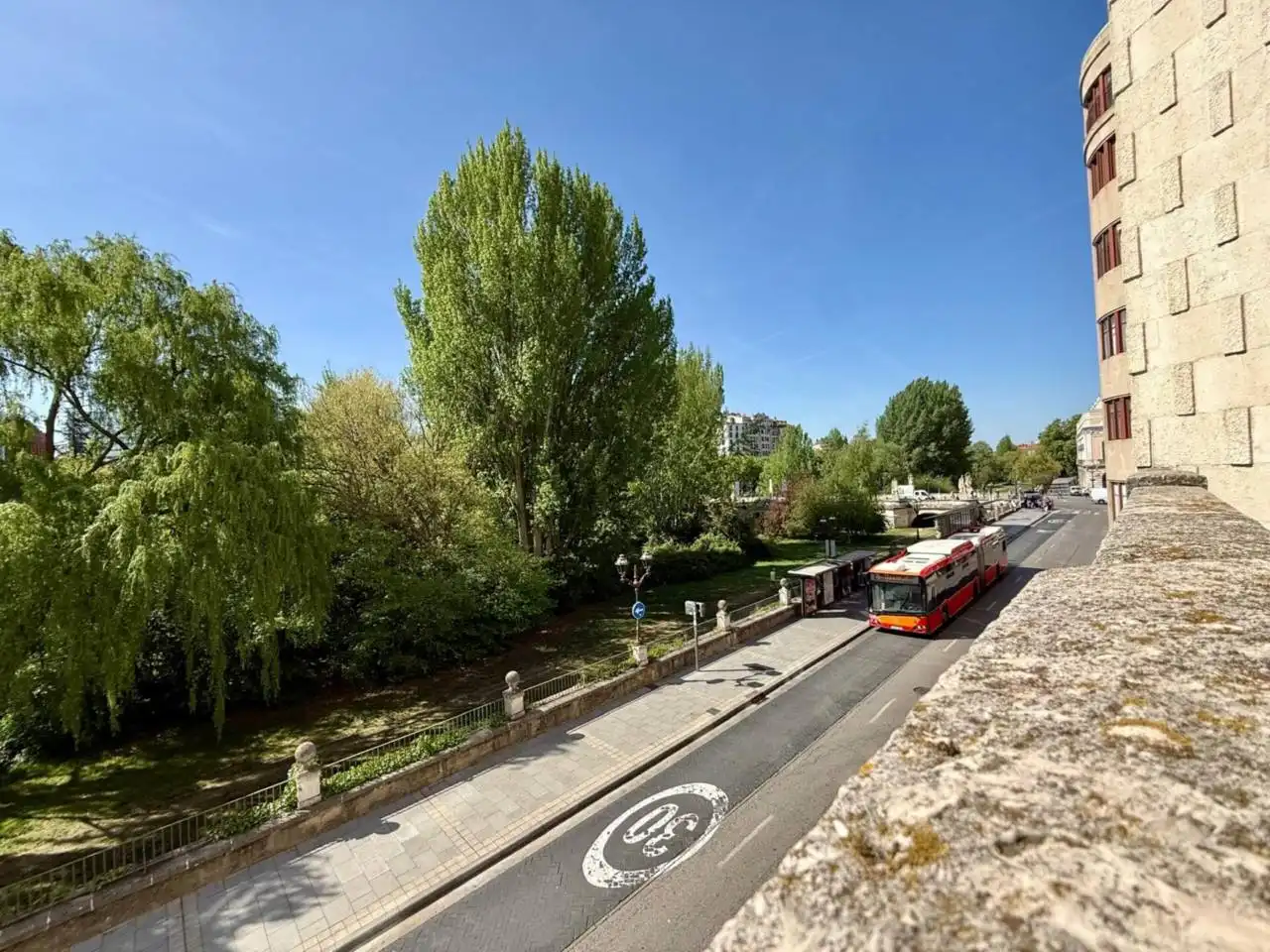 Vista exterior de Piso en venta en Burgos con Calefacción, Parquet y Terraza