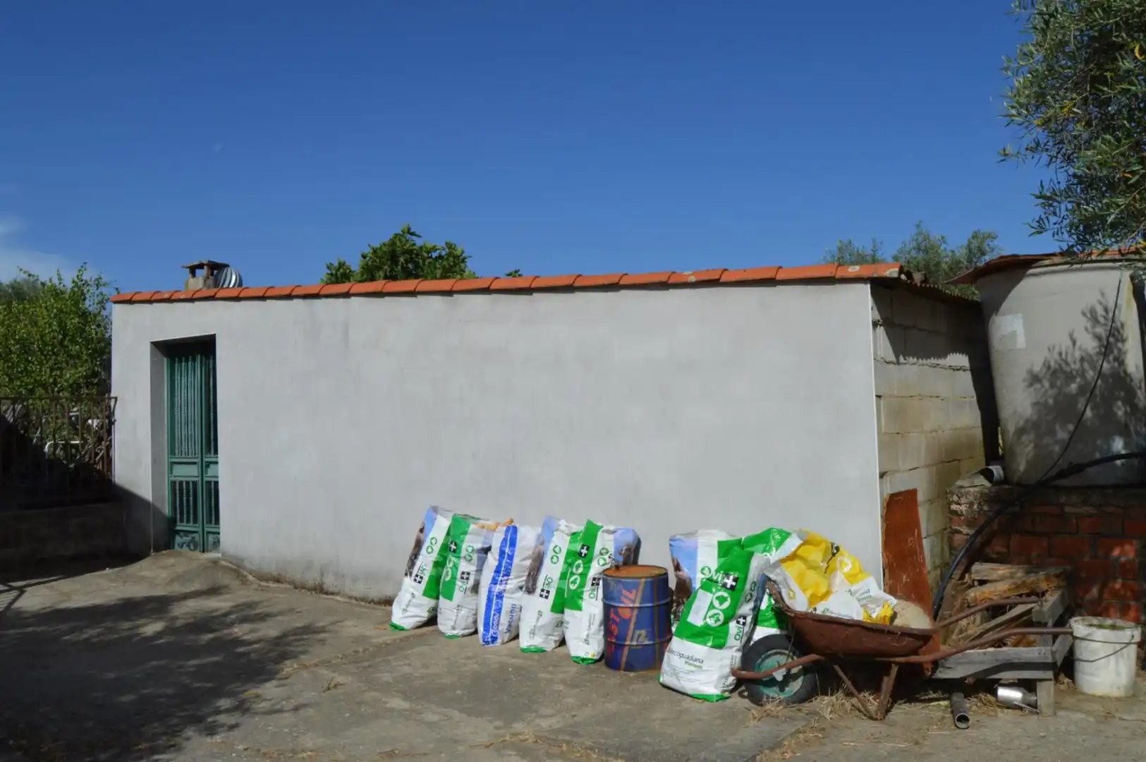 Exterior view of Country homes for sale in Alcuéscar  with Storage room and Swimming Pool