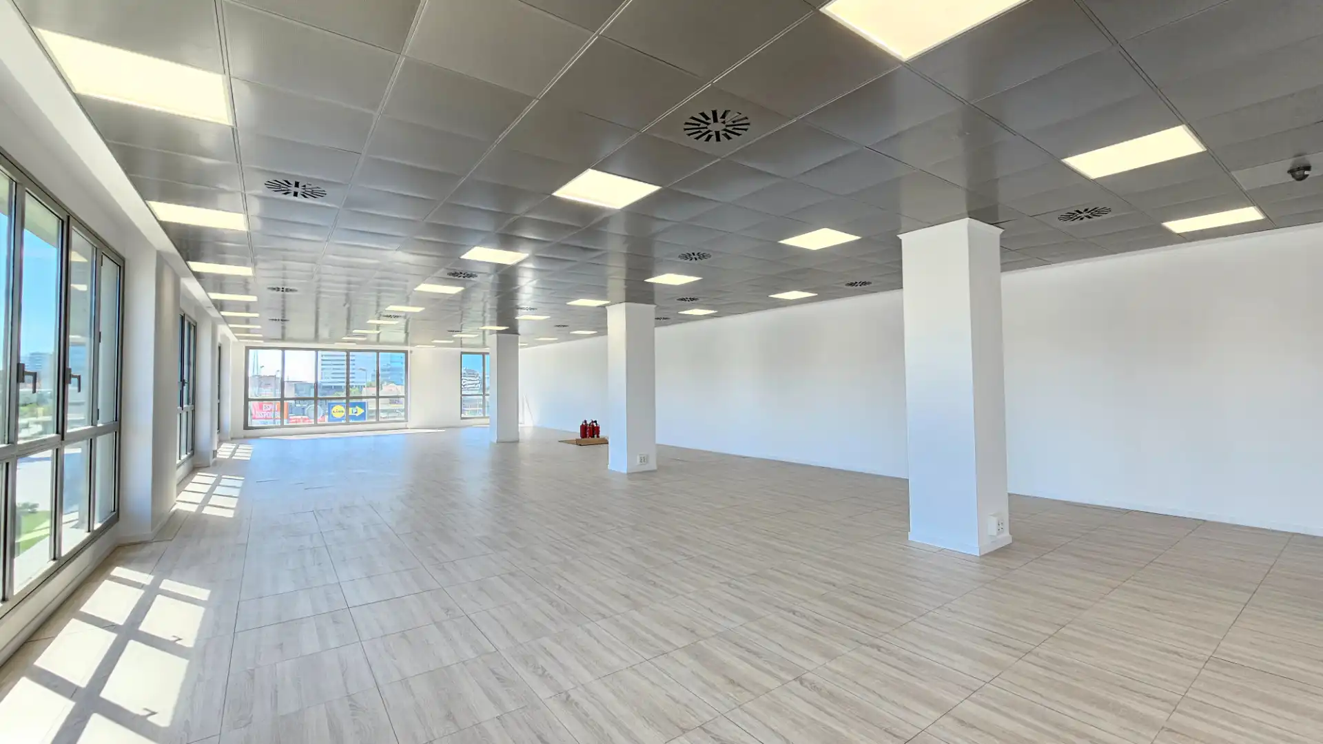 Büro zur Miete in Sant Joan Despí mit Klimaanlage und Alarm