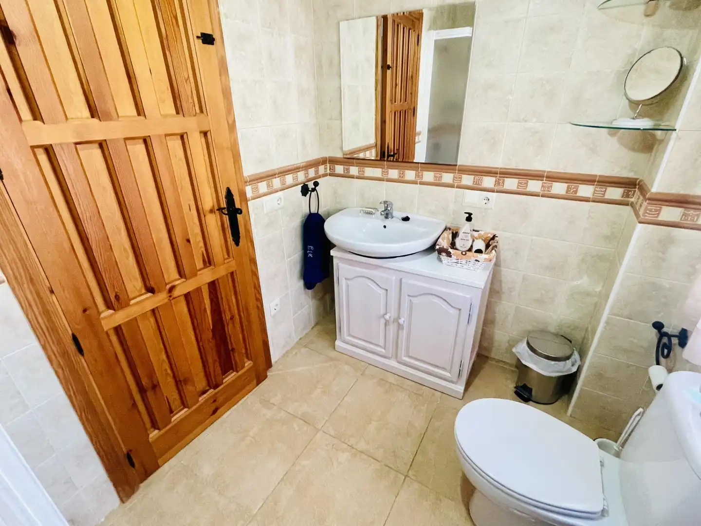 Baño de Finca rústica en venta en Badolatosa con Jardín privado, Terraza y Piscina