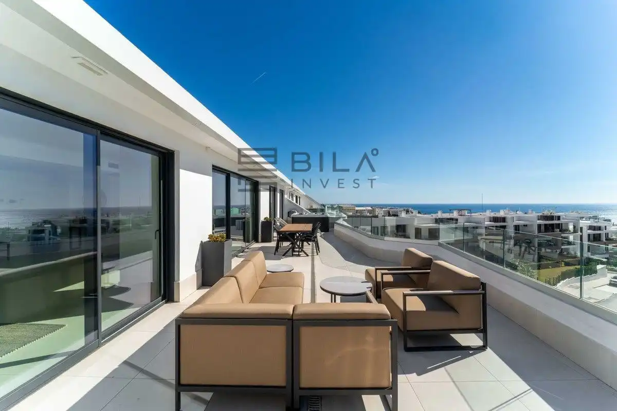 Penthouse with pool for sale in Fuengirola