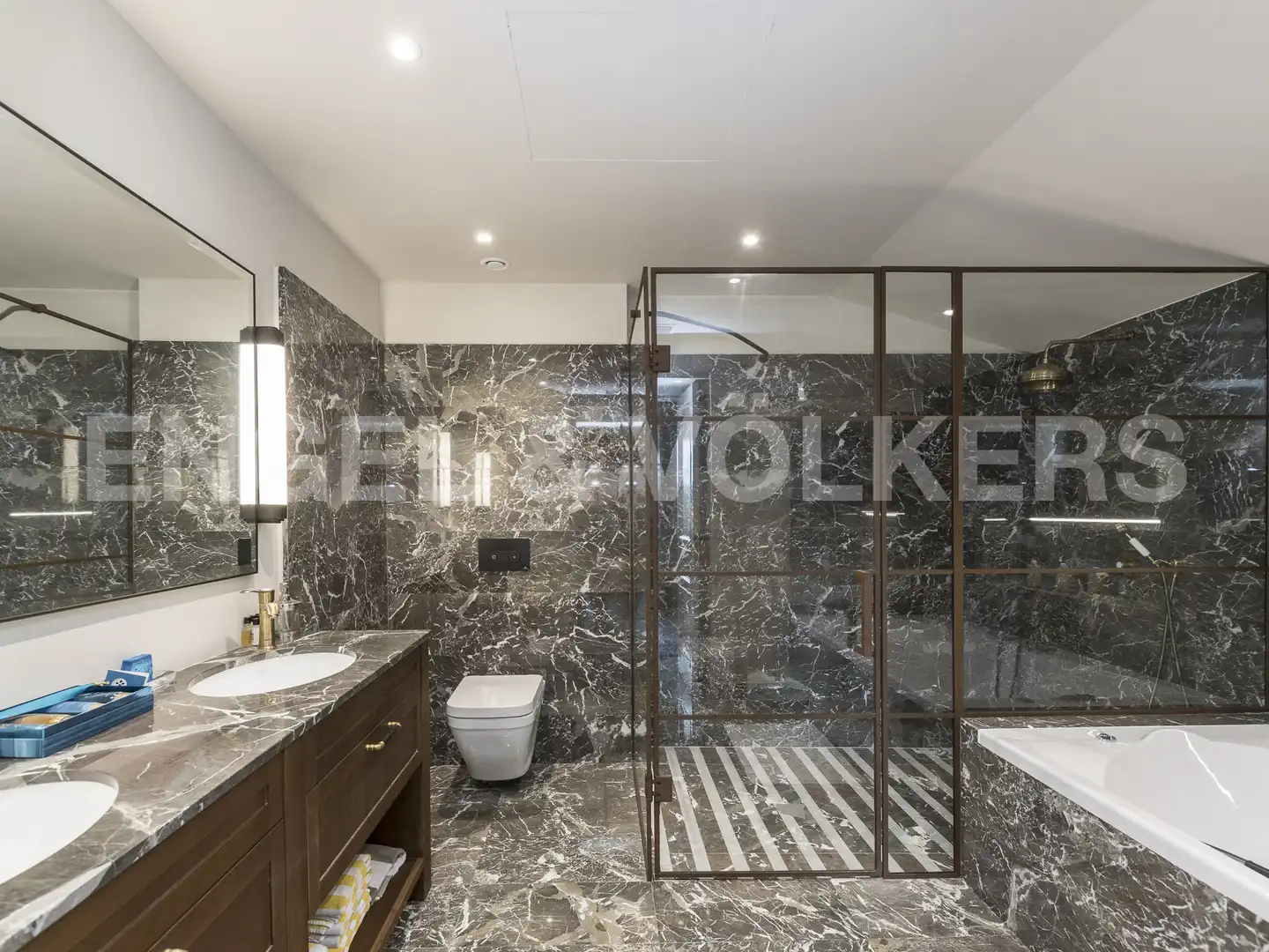 Bathroom of Houses for sale in Castelldefels  with Air Conditioner, Heating and Private garden