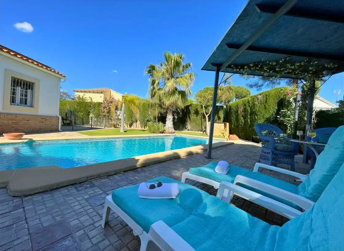 Piscina de Casa o chalet en venta en Aljaraque con Aire acondicionado, Calefacción y Jardín privado