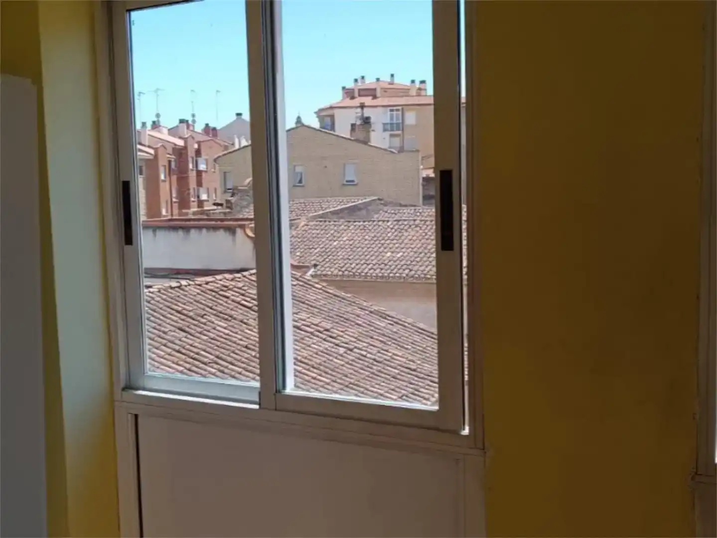 Dormitori de Pis en venda en San Adrián amb Traster i Moblat