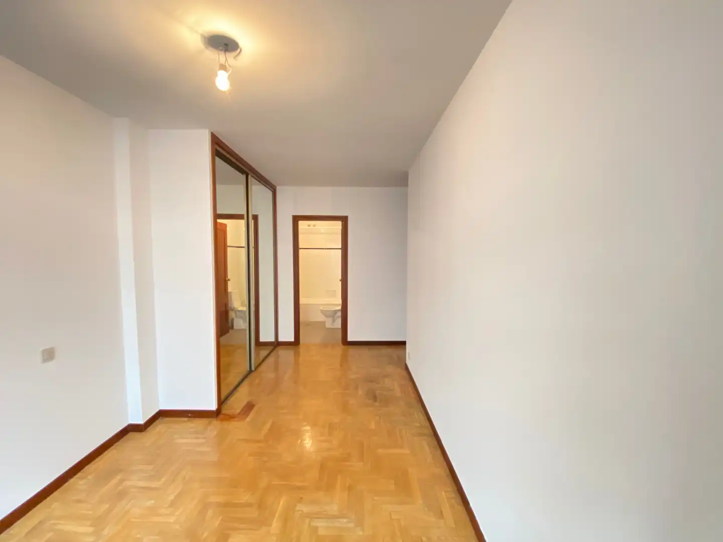Habitación de Piso en venta en Santiago de Compostela  con Calefacción, Trastero y Amueblado