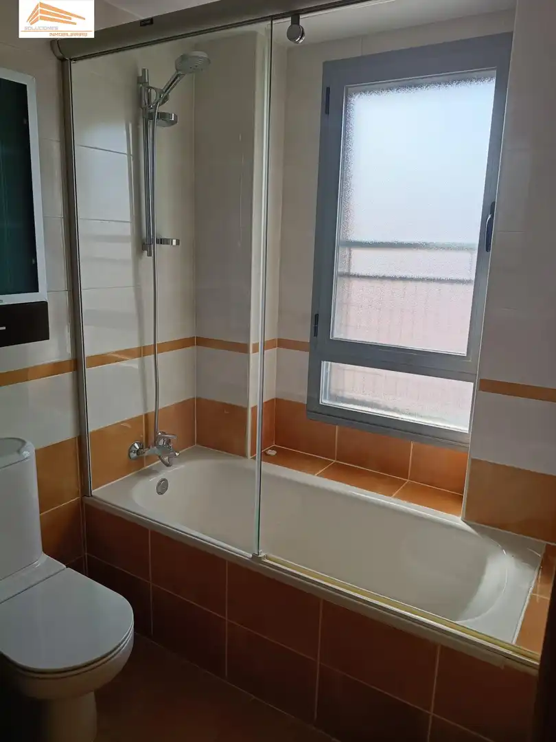 Badezimmer von Wohnung zum Verkauf in Valladolid mit Heizung, Privatgarten und Abstellraum