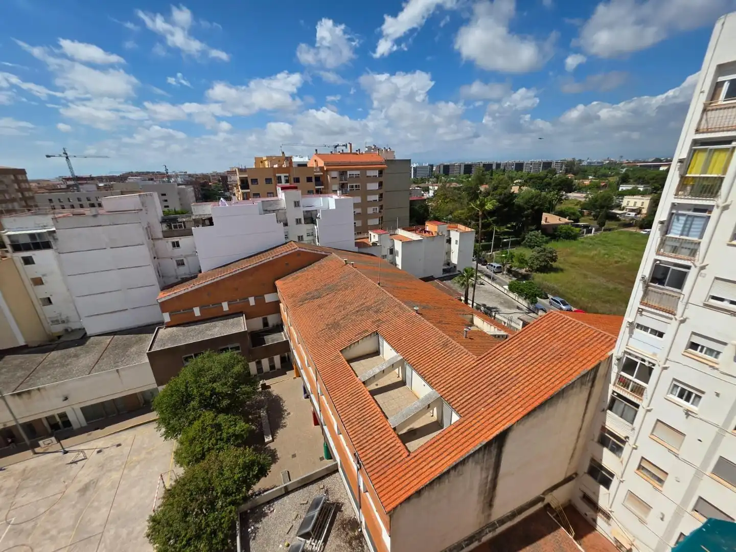 Vista exterior de Piso en venta en Castellón de la Plana / Castelló de la Plana con Terraza