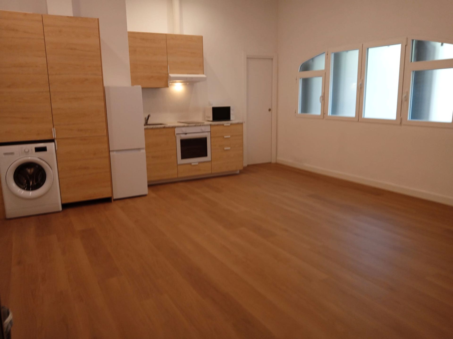 Study to rent in  Madrid Capital  with Air Conditioner, Heating and Oven