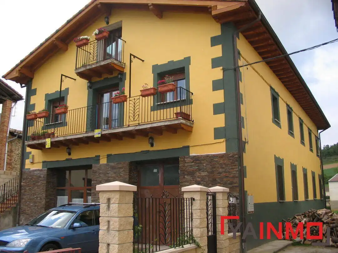 Vista exterior de Casa o chalet en venta en Condado de Treviño con Calefacción, Jardín privado y Parquet