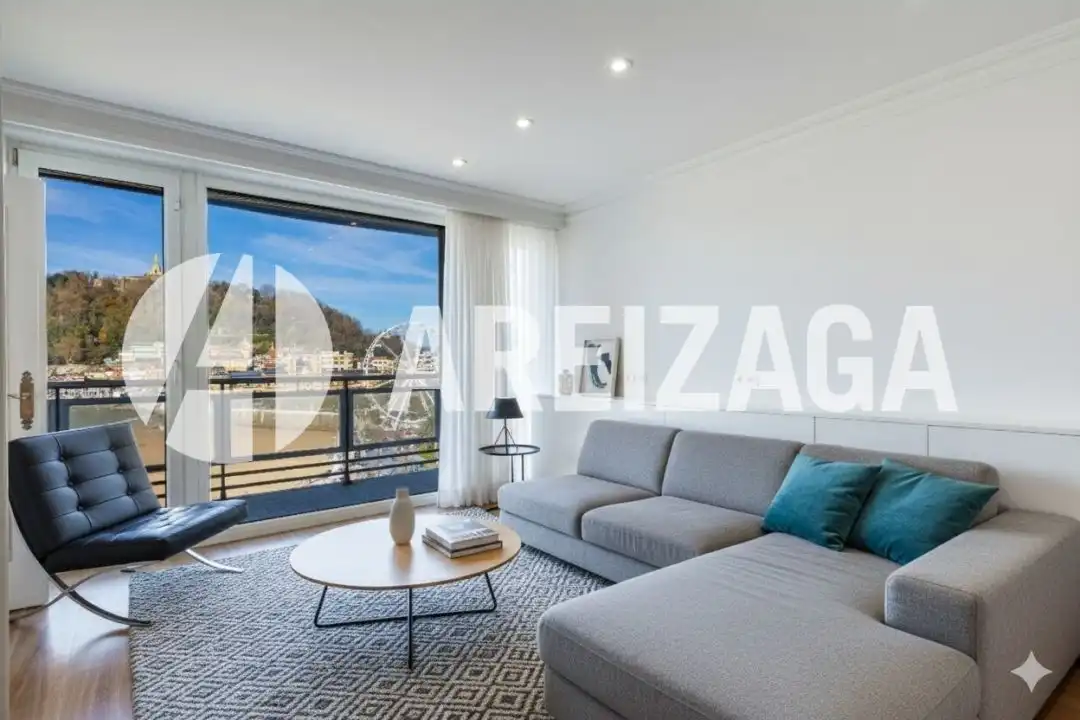 Living room of Flat for sale in Donostia - San Sebastián   with Air Conditioner, Heating and Terrace