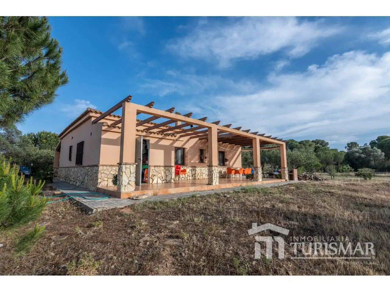 Casa rústica amb jardí en venda a Via Finca El Águila 1