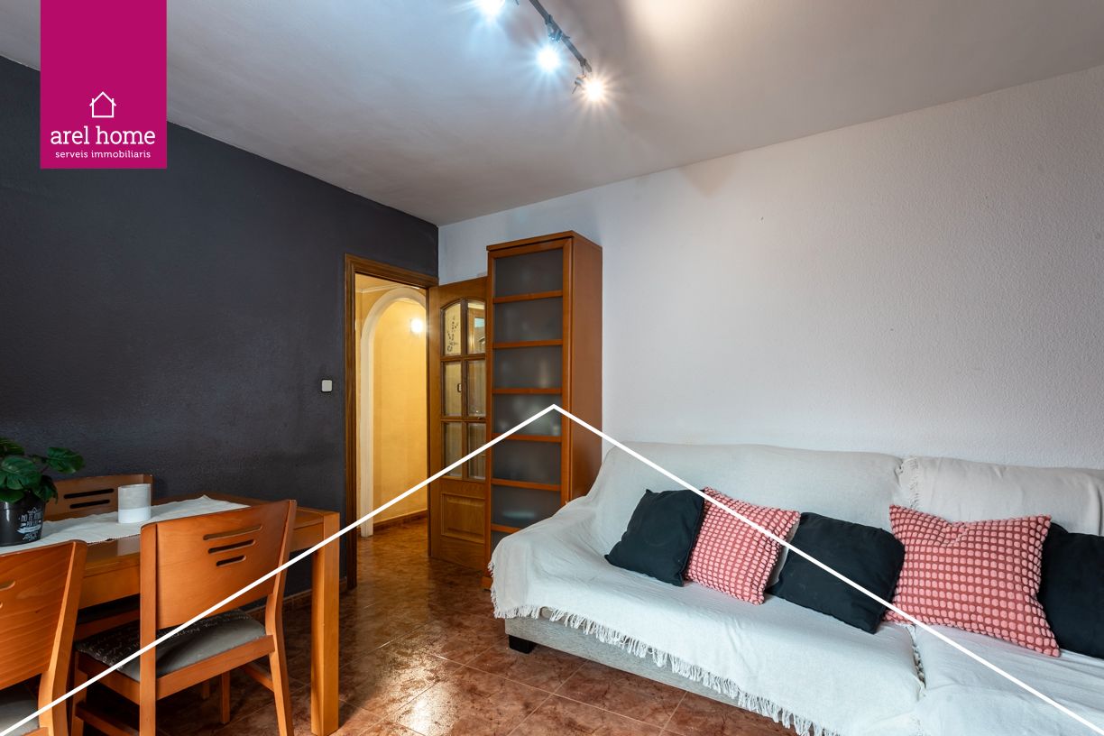 Dormitori de Pis en venda en L'Hospitalet de Llobregat amb Aire condicionat i Balcó