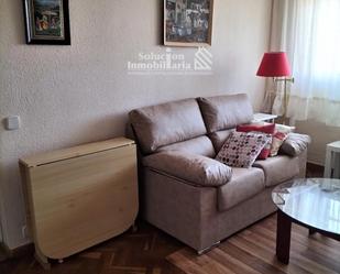 Sala d'estar de Apartament de lloguer en Salamanca Capital amb Balcó