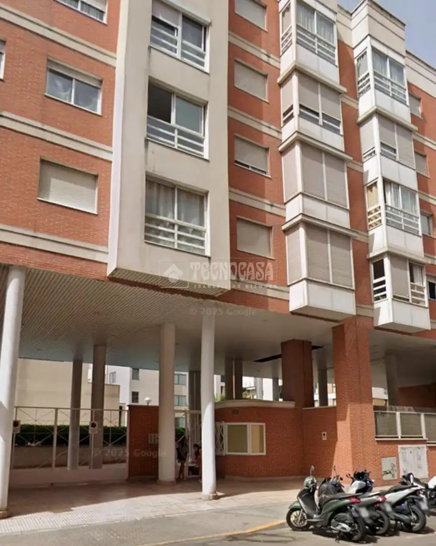 Vista exterior de Piso en venta en Madrid con Calefacción, Parquet y Piscina comunitaria