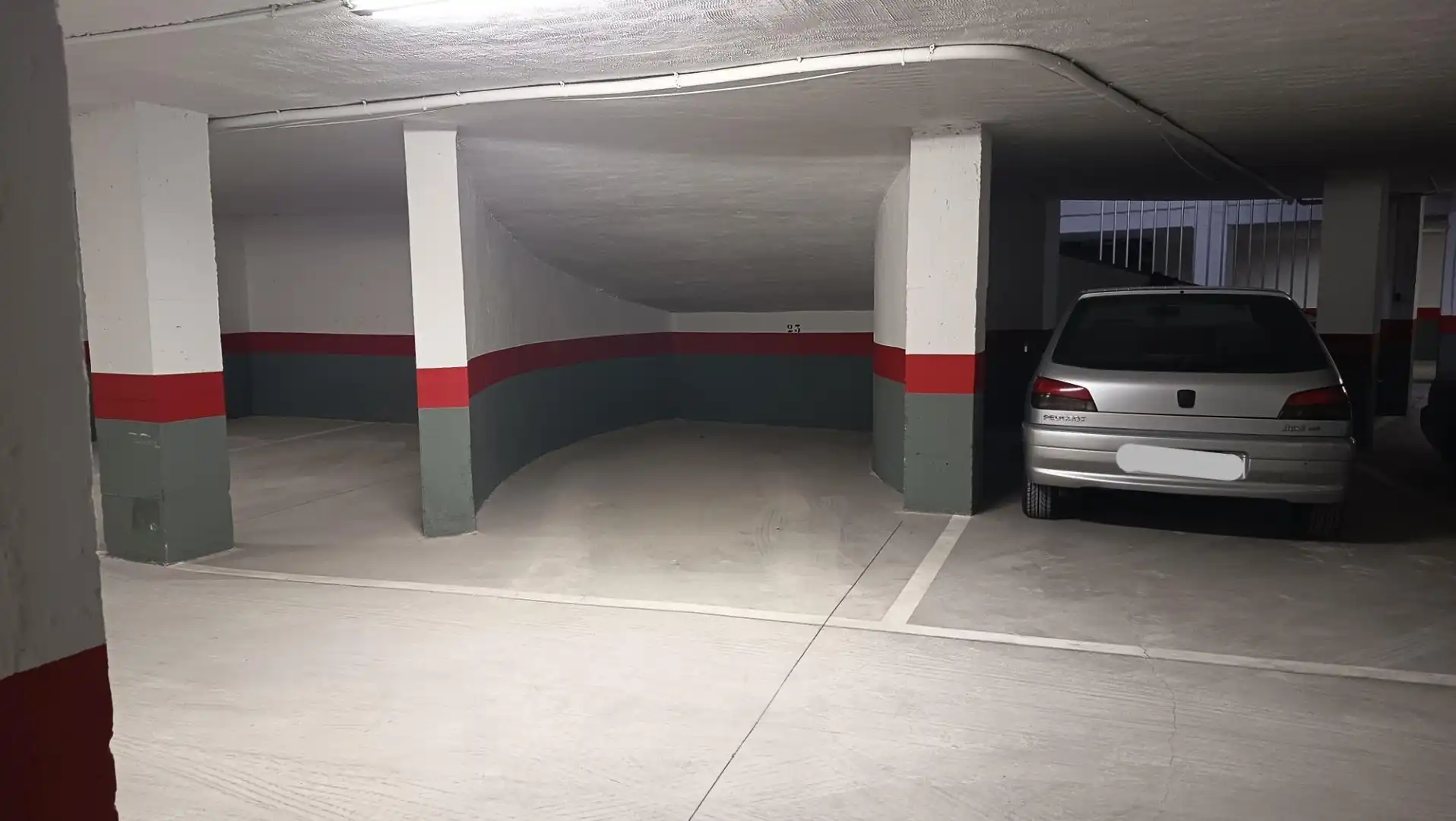 Se vende Cochera en la Plaza Emilio Luque, imatge 5