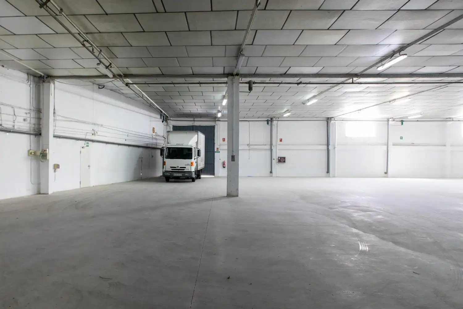 Fabrikhallen zur Miete in Silla