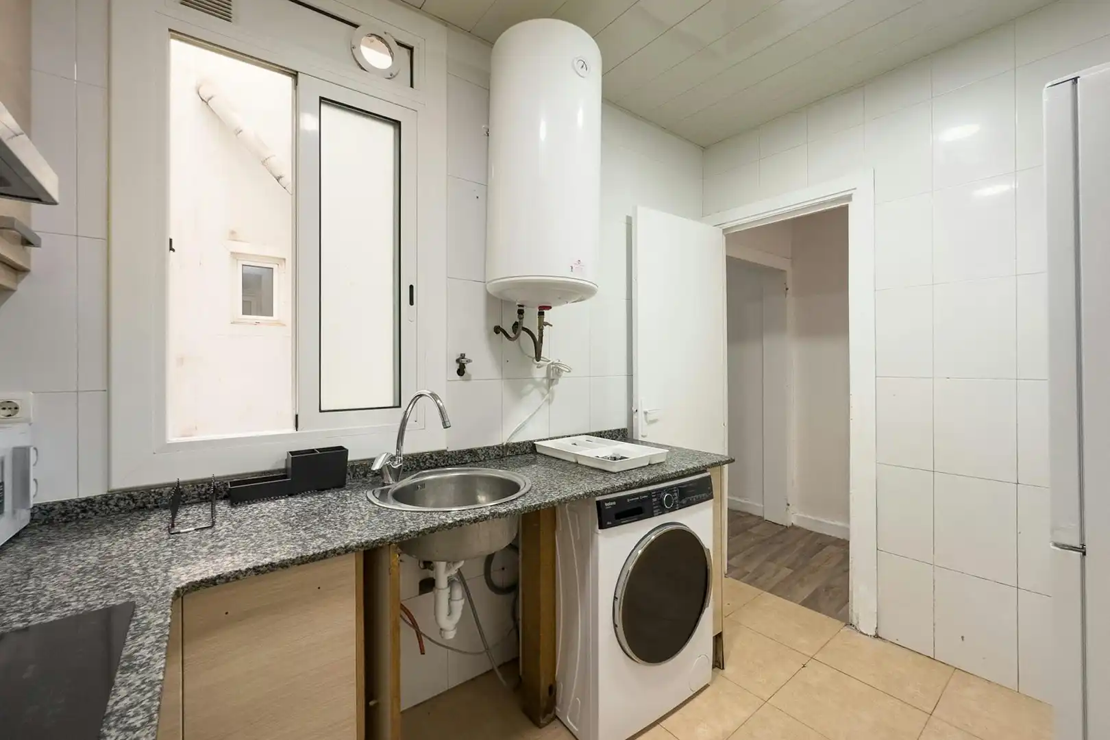 Kitchen of Flat for share in Barcelona  with Washing machine