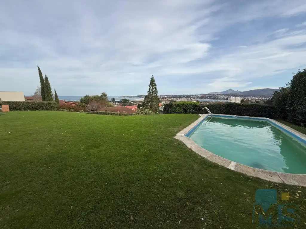 Piscina de Casa o xalet en venda en Hondarribia