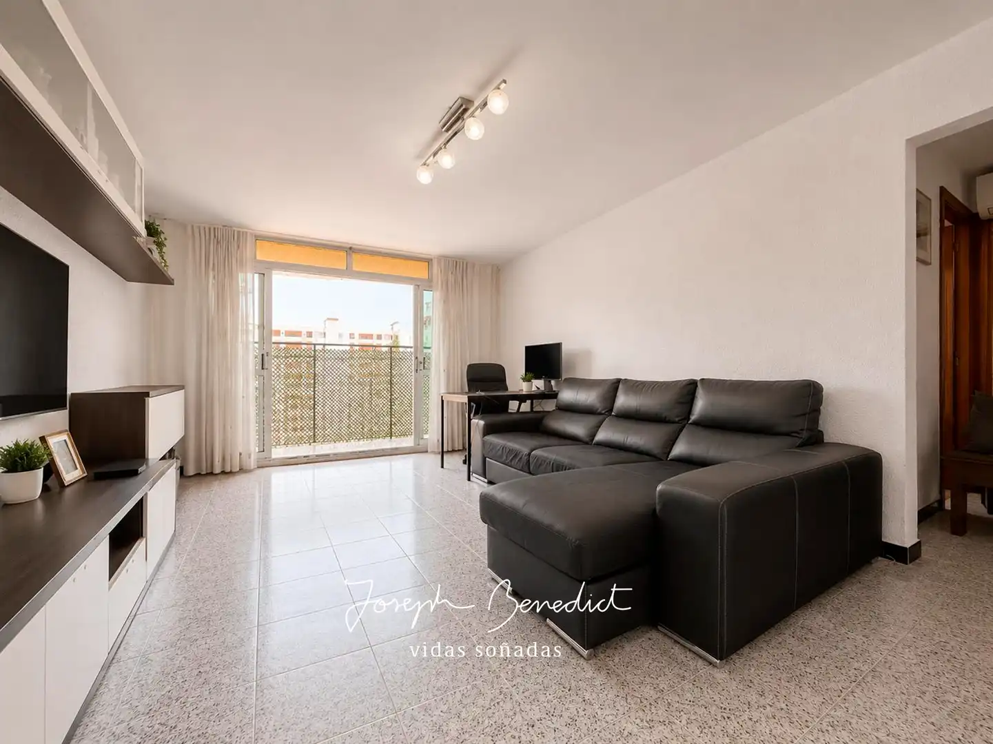 Living room of Flat for sale in L'Hospitalet de Llobregat  with Air Conditioner, Heating and Terrace