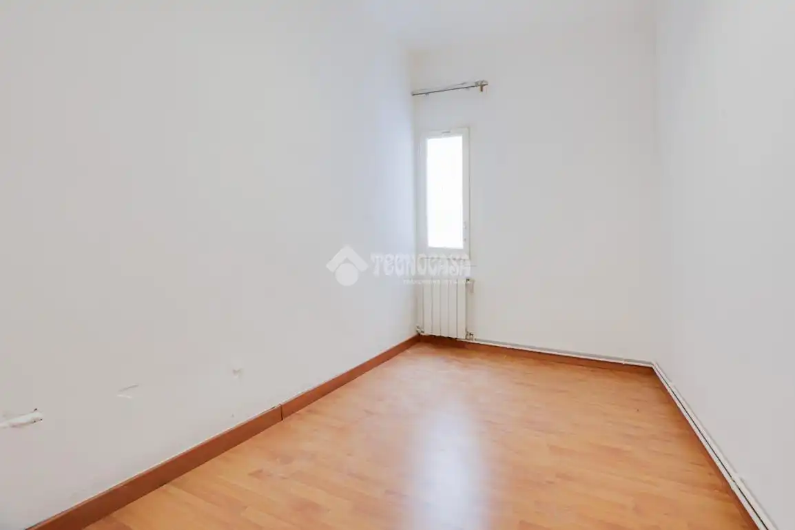 Bedroom of Flat for sale in Barcelona  with Air Conditioner, Heating and Balcony
