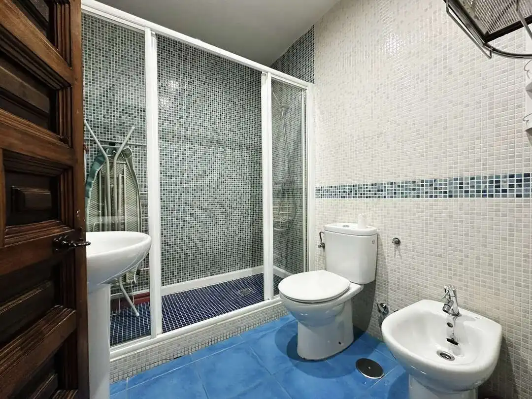 Badezimmer von Wohnung zur Miete in Toledo mit Klimaanlage, Heizung und Terrasse