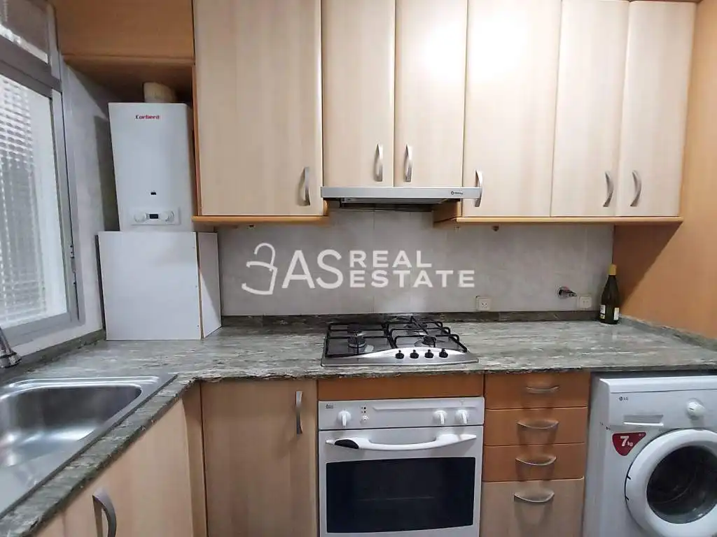 Cocina de Piso en venta en L'Hospitalet de Llobregat con Aire acondicionado y Amueblado