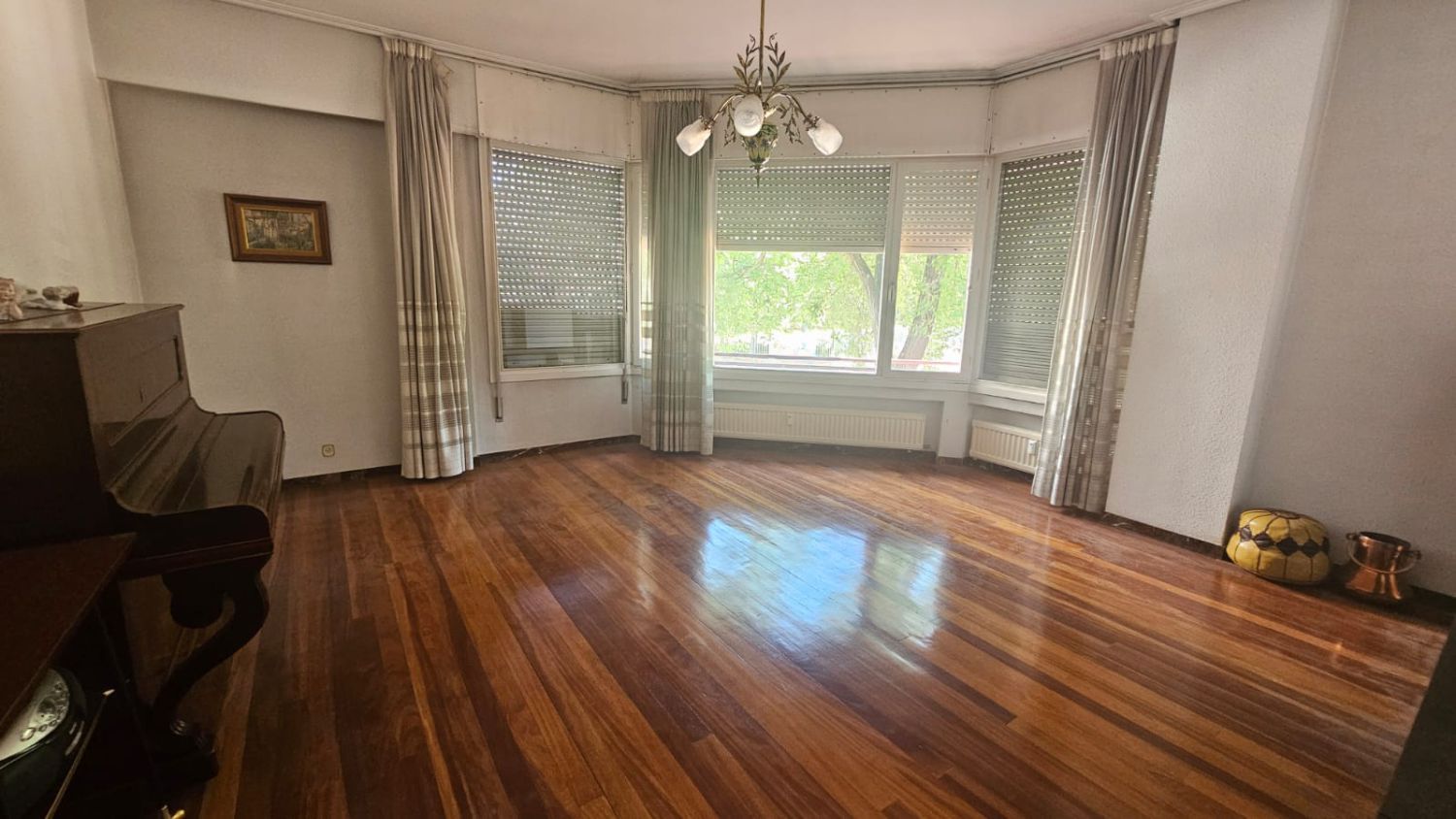 Sala d'estar de Pis en venda en Vitoria - Gasteiz amb Calefacció, Parquet i Terrassa