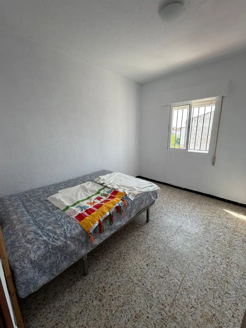 Dormitori de Casa adosada en venda en Mairena del Aljarafe amb Piscina comunitària