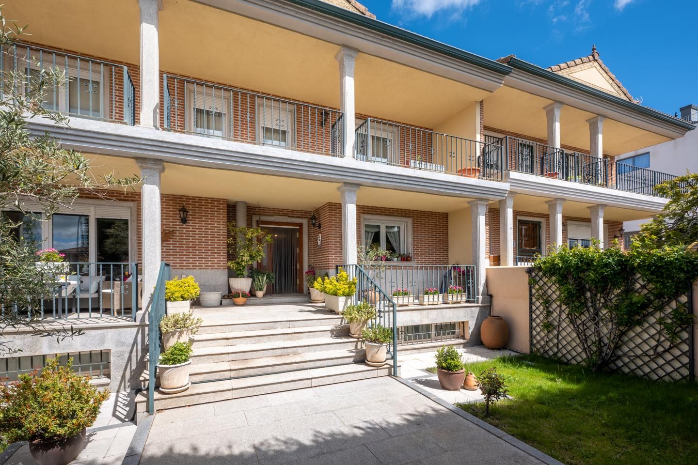 Exterior view of House or chalet for sale in Ávila Capital  with Heating, Private garden and Terrace