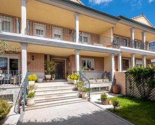 Vista exterior de Casa o xalet en venda en Ávila Capital amb Calefacció, Jardí privat i Terrassa