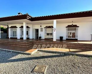 Vista exterior de Finca rústica en venda en La Carlota amb Traster