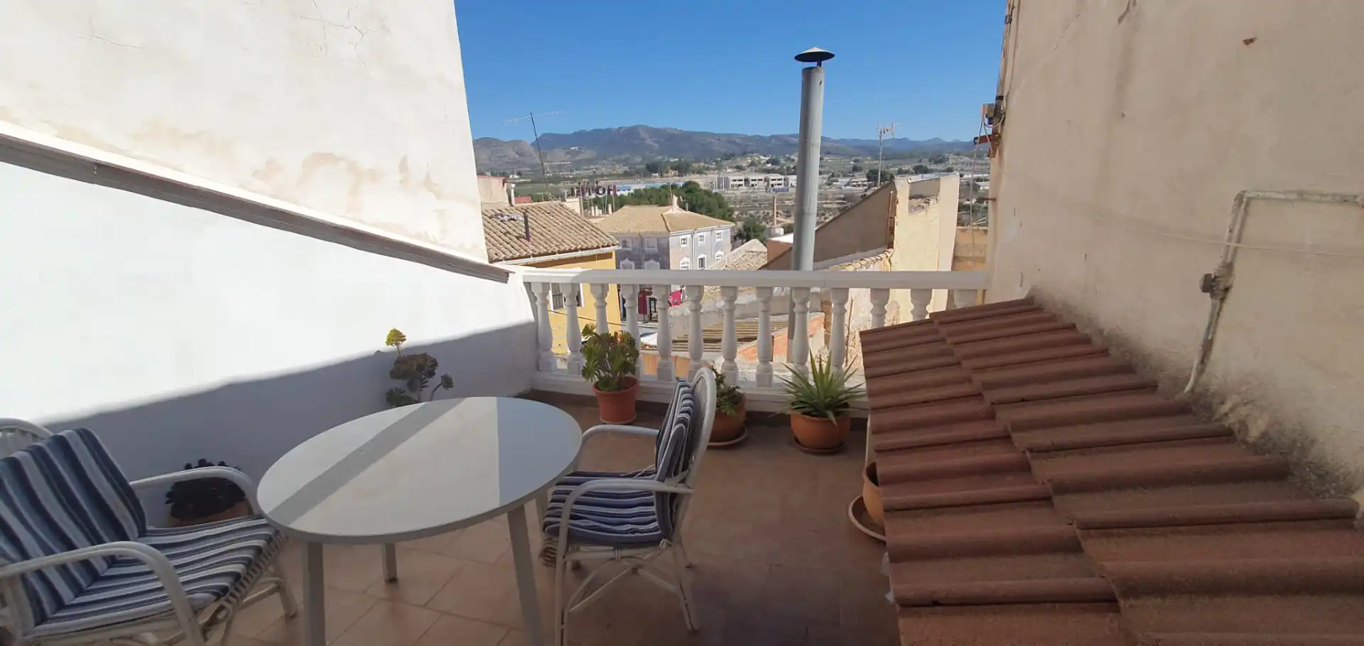 Vista exterior de Casa adosada en venda en Sax amb Traster, Moblat i Forn
