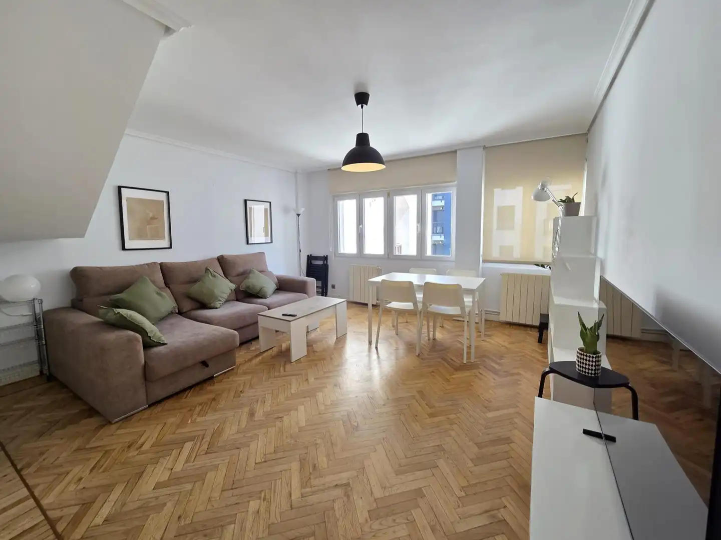 Living room of Attic for rent in Santa Cruz de Bezana  with Private garden, Parquet flooring and Terrace