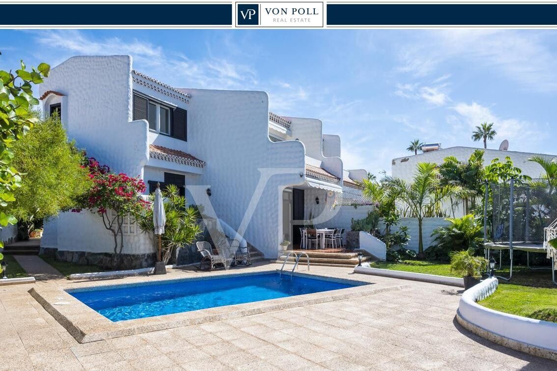 Exterior view of House or chalet for sale in Adeje  with Terrace and Furnished