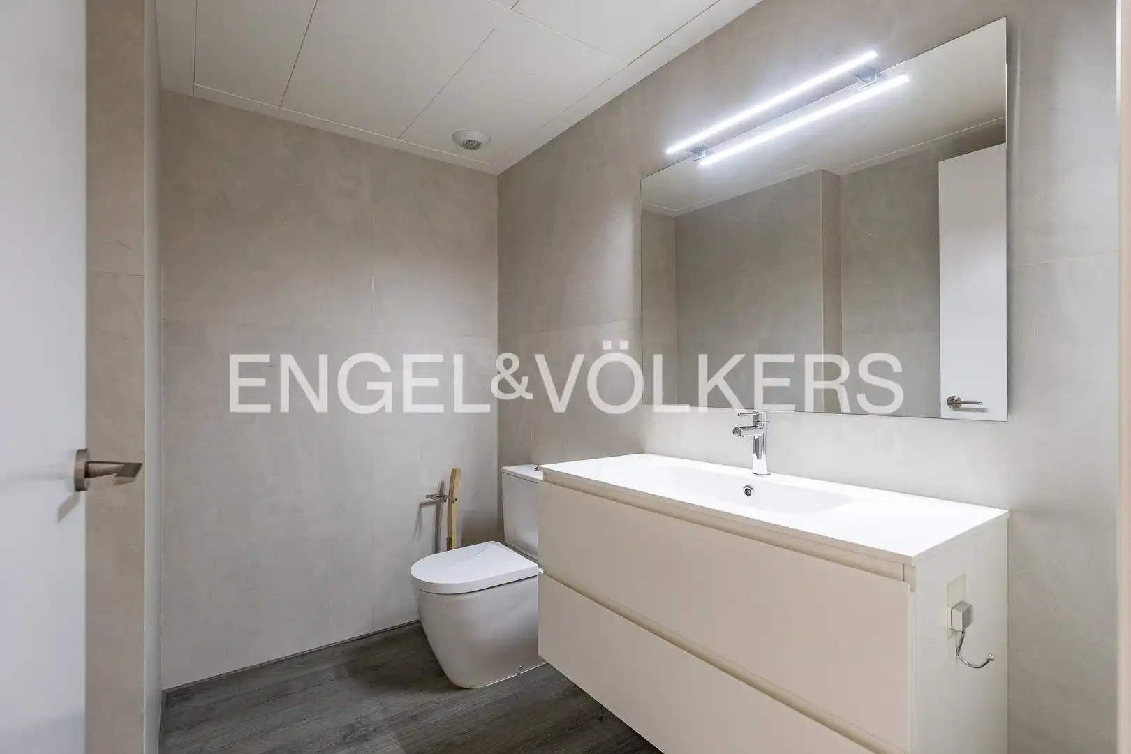Bathroom of Attic for sale in Sabadell  with Air Conditioner, Heating and Parquet flooring