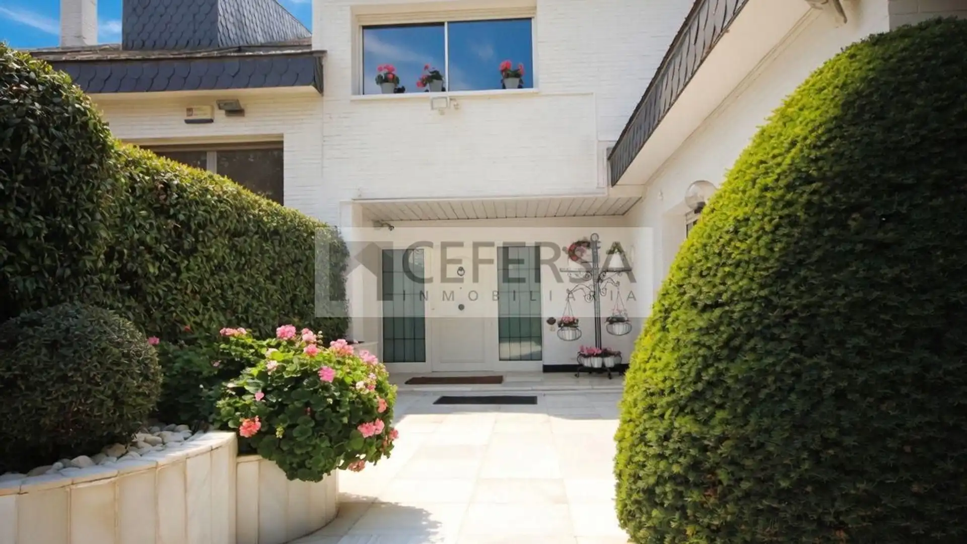 Exterior view of Single-family semi-detached for sale in  Barcelona Capital  with Air Conditioner, Heating and Private garden