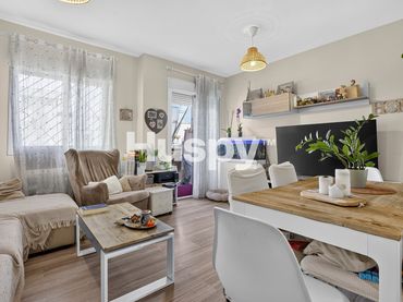 Piso con balcón en venta en Calle Estrella Altair