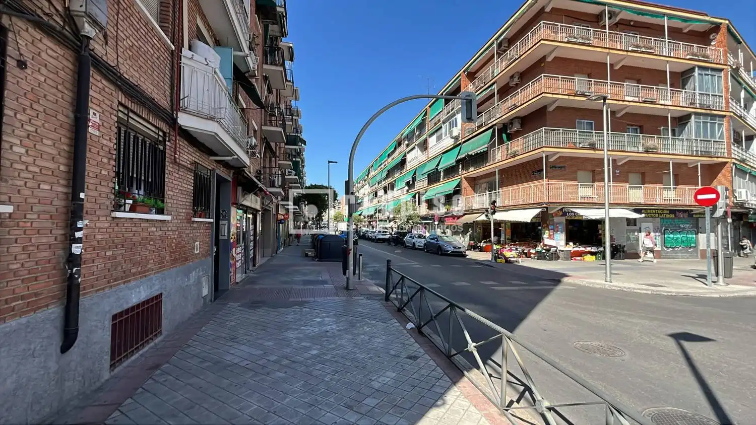 Vista exterior de Local en venda en Madrid