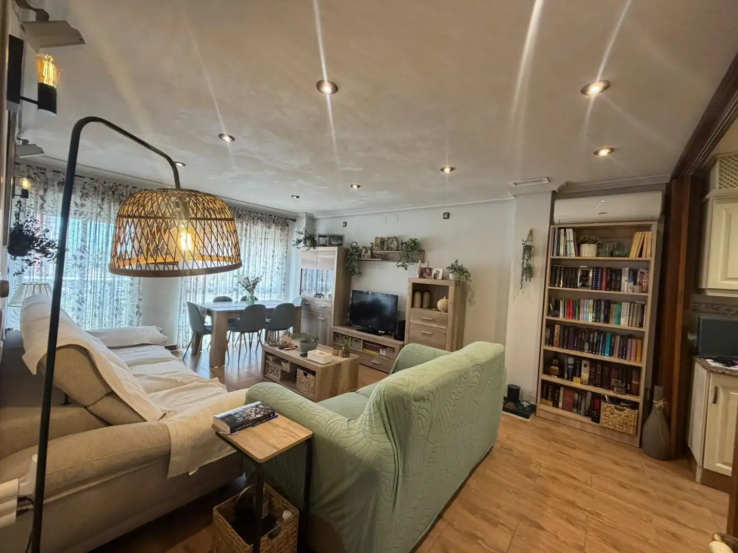 Sala d'estar de Apartament en venda en Dolores amb Aire condicionat, Moblat i Balcó