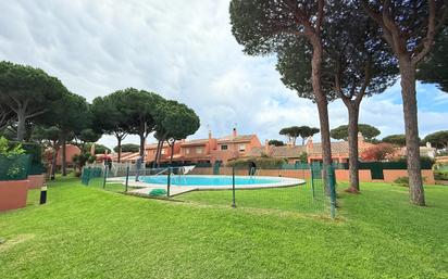 Piscina de Apartament en venda en Chiclana de la Frontera amb Aire condicionat, Jardí privat i Parquet