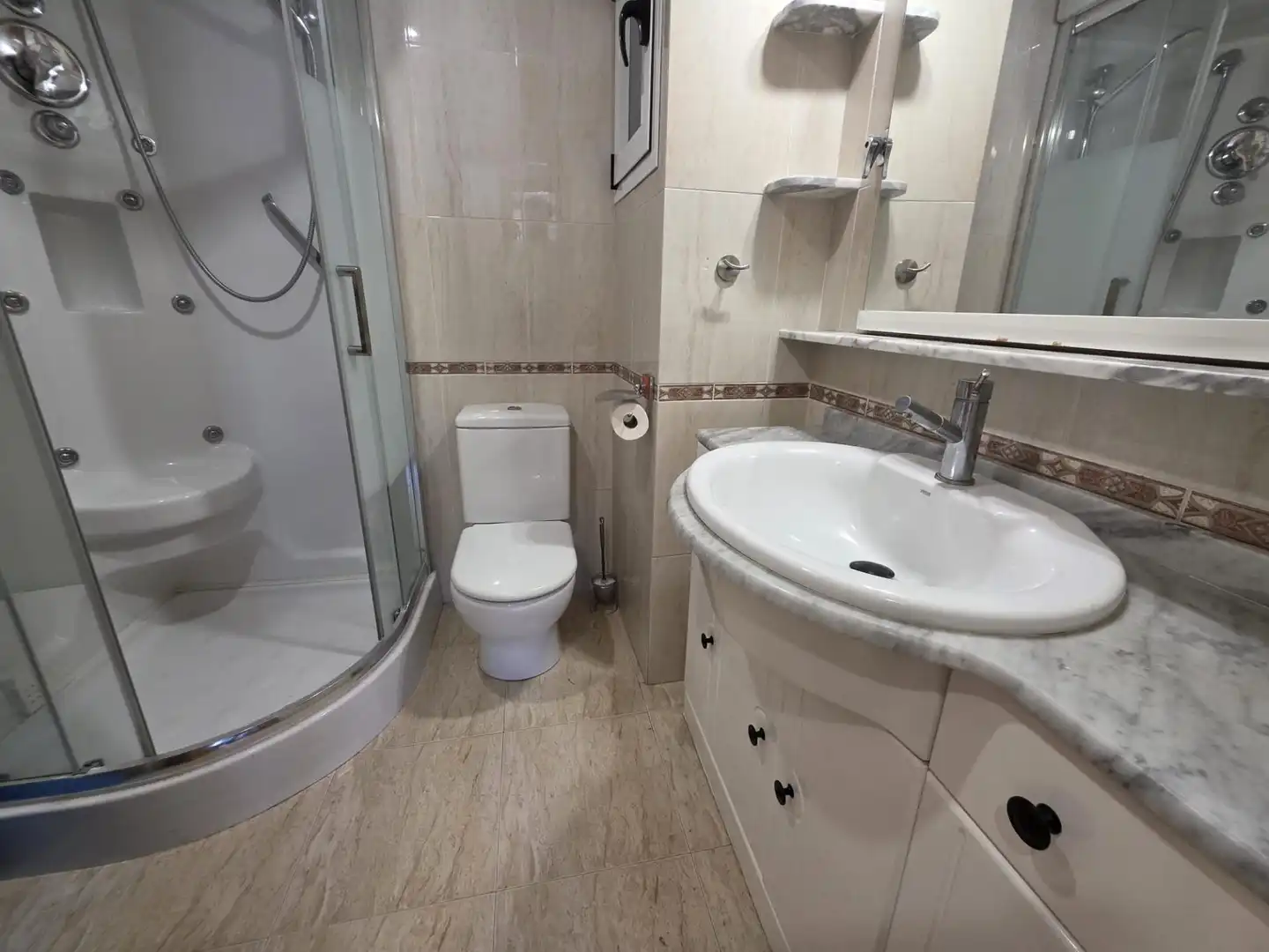 Baño de Piso en venta en Benidorm con Calefacción, Amueblado y Piscina comunitaria