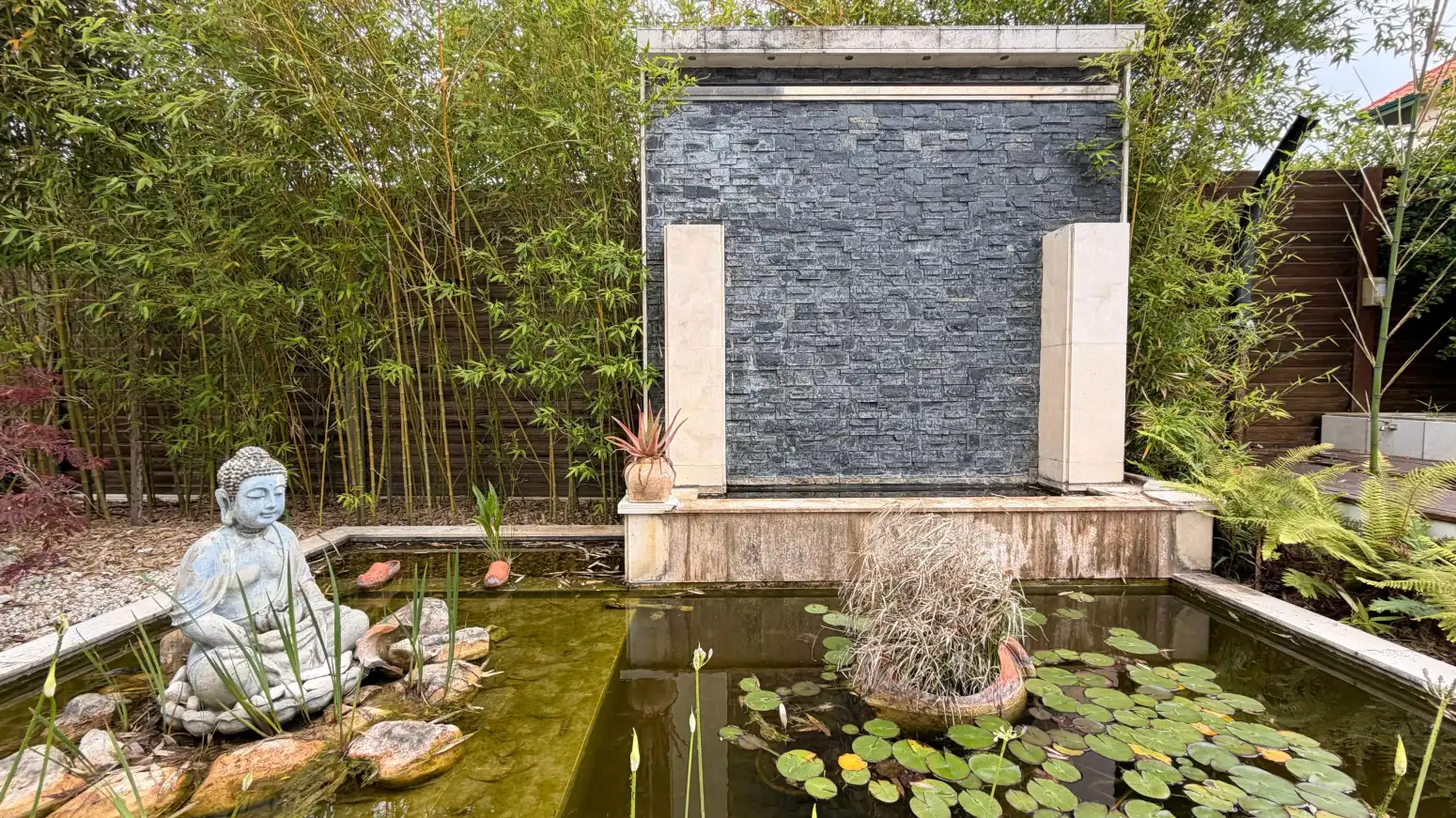Vista exterior de Ático en venta en Piélagos con Calefacción, Jardín privado y Parquet
